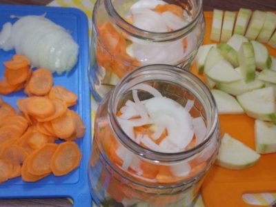 огурцы на зиму с морковной ботвой